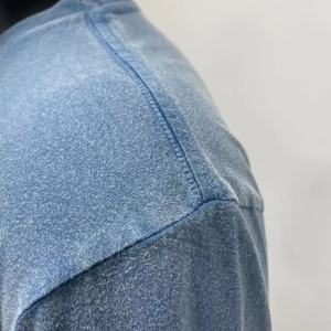 เสื้อยืดคอกลมแขนสั้นทรงหลวมสำหรับผู้ชาย ผ้าฝ้าย 100% น้ำหนักผ้าระบายอากาศได้ดี รับผลิตแบบ OEM ขายส่ง MOQ ต่ำ - Product Image 4
