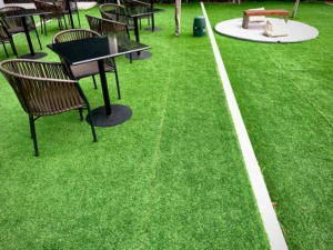 Hot-bán 2024 thiết kế mới ngoài trời ban công màu sắc tự nhiên Pet vườn màu xanh lá cây thảm cỏ CuộN - Product Image 3