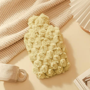 Bolsa de agua caliente de felpa grande para mujer y bolso lindo edredón en relieve para el vientre y respaldo de punto cervical - Product Image 4