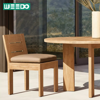 Ensemble de salle à manger d'extérieur moderne, résistant à l'eau, en teck, table et chaises, pour villa, cour, hôtel, patio.