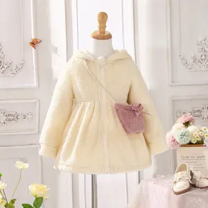 여아 플러시 가을 겨울 의류 도매 겉옷 스타일 두꺼운 따뜻한 아기 재킷 귀여운 나비 가방 아기 소녀 코트