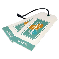 Etiquetas de moda de papel rígido grueso de doble capa con estampado en contraste verde y blanco y cordón beige.