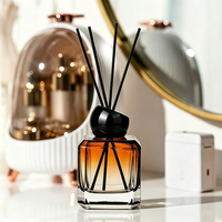 Diffuseur à bâtonnets 150 ml Marque Blanche, Bouteille en verre carrée dégradée avec bouchon en galet, Huile parfumée pour la maison, Logo personnalisé, Vente en gros