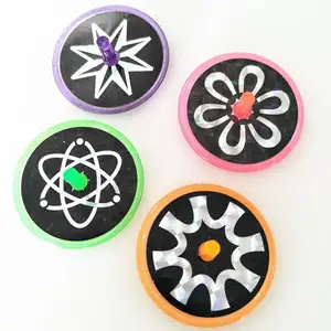 Pequeños juguetes de plástico Gyro Mixed Spinning Top Turns Juguetes promocionales Spinners baratos para niños Juguetes para niños Regalos de vacaciones