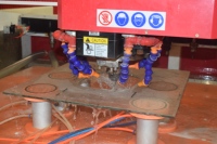 Centre de traitement du verre CNC à portique 4 axes KAISE 3017-4A, commande Syntec, BT30, déplacement de table 3000x1700mm, répétabilité 0,05mm