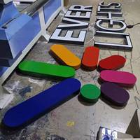 Lampe publicitaire illuminée RGB personnalisée Enseignes électroniques Enseignes lumineuses LED à barre étanche en acrylique