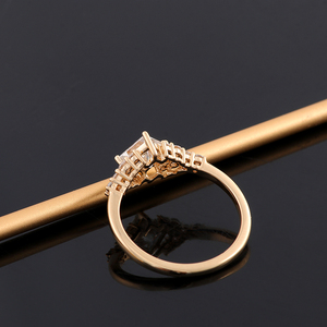 Miglior Negozio di Gioielli Online Anello di Fidanzamento Vintage in Oro Giallo Vero con Moissanite Taglio Principessa 1ct Colore D - Product Image 6