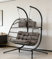 Fauteuils suspendus doubles en forme d'œuf tressés avec coussins pour jardin et terrasse suspendue