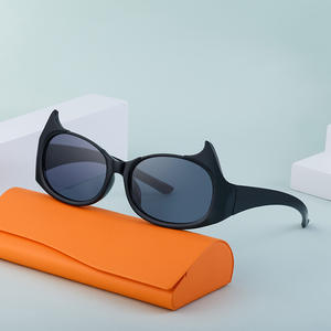 Gafas de Sol Cat Eye Y2K para Mujer, Protección UV400, Montura de PC, Lentes Negras, Estilo Urbano Moderno, para Salidas, Fiestas y Actuaciones - Product Image 3