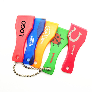 Porte-clés décortiqueur de billets de loterie en silicone durable avec logo personnalisé, idéal pour la promotion de loteries à gratter en gros - Product Image 1