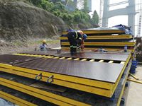 Panneau de coffrage en contreplaqué de bouleau 18mm 21mm réutilisable haute résistance pour la construction de bureaux et d'hôtels
