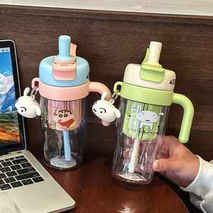 Botella de agua Crayon Shinchan de 500 ml, vaso con pajita de Tritan y asa para niños, diseño de dibujos animados para uso escolar. - Product Image 4