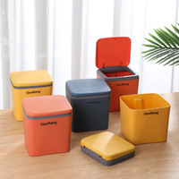Poubelle de bureau carrée mate pastel à couvercle à pression, mini poubelle de bureau en plastique facile à nettoyer, gain de place pour la maison, le bureau et l'hébergement.