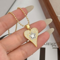 Collier tendance en cuivre plaqué or 18 carats bicolore avec zircon en forme de cœur et croix, motif Madone, populaire à l'international