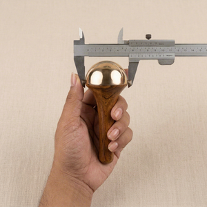 Varita masajeadora Kansa de madera hecha a mano para rostro y cuerpo - Alivio del estrés y piel radiante a precios muy competitivos - Product Image 1