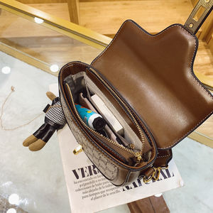 Sac à main pour femme au design français - Tendance et élégant. Large gamme d'utilisations. Avec fermeture éclair et bouton-pression. Sac bandoulière.553 - Product Image 2