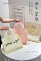 Offre Spéciale Impression de logo personnalisé Shopping Pe Vert Blanc Merci Sacs en plastique découpé Sac pour boutique