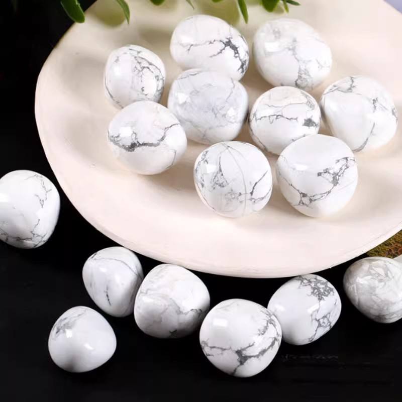 Cotton-white crystal rolling stone