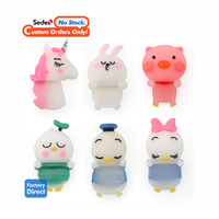 Coque de Téléphone en Silicone Personnalisée OEM de Luxe, Mignonne, à Motif Dessin Animé, en PVC, avec Figurine Mini Poupée Allongée Décorative
