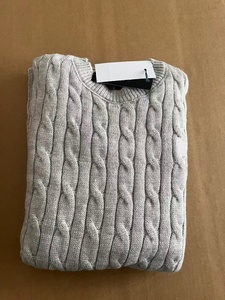 سترة محبوكة دافئة جديدة بياقة مستديرة وشعار مطرز للخريف والشتاء للرجال والنساء - Product Image 5