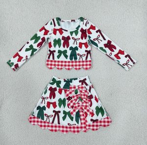 Conjunto Festivo Informal para Niñas Pequeñas, Diseño Navideño Ecológico, Top con Dobladillo Festoneado y Falda con Detalle de Lazo - Product Image 6