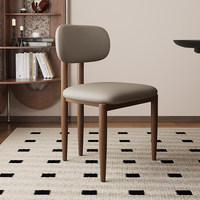 Chaise de salle à manger ergonomique en bois massif nordique avec revêtement en cuir crème, design moderne pour la maison et l'hôtellerie