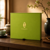 Boîte cadeau magnétique pliable personnalisée verte avec doublure en carton, languette à ruban et impression de logo UV pour la vente au détail