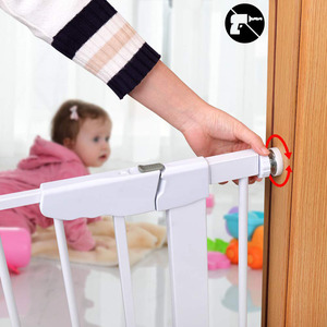 Barrière de sécurité <span class=keywords><strong>Amazoo</strong></span> en métal robuste, extra large, à fermeture automatique, pour portes, escaliers, bébés, enfants et animaux domestiques, blanche, écologique et tendance - Product Image 3
