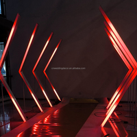 Tunnel lumineux LED géométrique pour décoration extérieure de mariage
