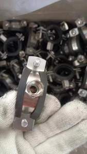 Chất lượng cao thép không gỉ đôi vít móc áo vòng Ống kẹp giá bán buôn với cao su kẹp phong cách - Product Image 6