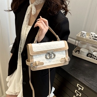 Nouveau style 2025, sac à bandoulière tendance et embossé pour femme, avec une sensation de haute qualité