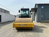 Compacteur à tambour unique CAT CS683E d'occasion, haute efficacité, en bon état, pour travaux de construction