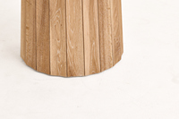 Table de cuisine en bois de chêne Japandi, design rond compact, base cylindrique sculpturale