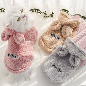 Classici comodi <span class=keywords><strong>vestiti</strong></span> caldi in pile di corallo <span class=keywords><strong>per</strong></span> animali domestici autunno/inverno simpatiche felpe con cappuccio con orecchie di <span class=keywords><strong>coniglio</strong></span> con stampa divertente stile Cosplay lettere - Product Image 1
