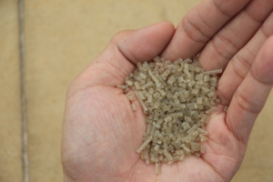 Gránulos blancos de espuma EPS renovable, espuma blanca EPS reciclada ampliamente utilizada para diversas aplicaciones, plástico para marcos de fotos - Product Image 6