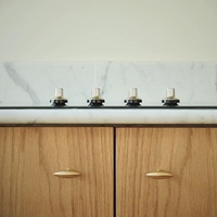 Grandes dalles de marbre blanc de Carrare Senger, design moderne, veines blanches et grises naturelles pour comptoir de cuisine, décoration de villa et de maison