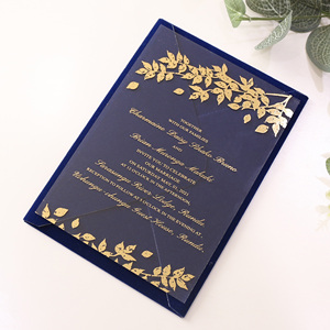 Échantillon gratuit Cartes d'invitation personnalisées en acrylique transparent avec feuille d'or et enveloppe en velours bleu marine Plusieurs couleurs disponibles - Product Image 4