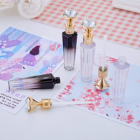 Vente en gros de tubes de brillant à lèvres vides de luxe en forme de dessus de diamant Conteneur de marque privée 3ml de tubes de brillant à lèvres en forme de diamant