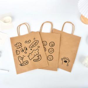 أكياس ورقية مصنوعة حسب الطلب، أكياس هدايا تذكارية بتصميم بسيط للرسم والكتابة، وأكياس تغليف متوفرة في المخزون - Product Image 2