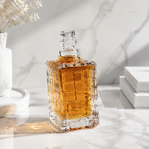 Bouteille de whisky en verre givré avec impression de logo personnalisée directe d'usine, design en relief, bouchon en liège, 500 ml/700 ml, pour liqueur, vodka, <span class=keywords><strong>tequila</strong></span> - Product Image 1