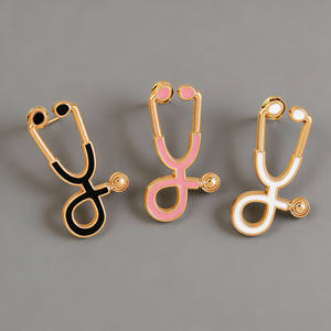 卸売カスタマイズブローチピン漫画風クリエイティブドクターミニ聴診器ブローチジュエリーチャームブローチピン - Product Image 5