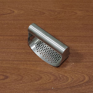 Outils <span class=keywords><strong>de</strong></span> cuisine, hachoir à légumes, hachoir à <span class=keywords><strong>ail</strong></span>, <span class=keywords><strong>presse</strong></span>-<span class=keywords><strong>ail</strong></span> en acier inoxydable avec ouvre-bouteille - Product Image 2