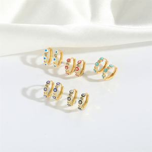 Pendientes de Aro con Perlas Ojo de Diablo, Diseño Original de Nicho, en Rodio, Aleación Moderna, Versátiles, Creativos, Regalo para Socialité - Product Image 4