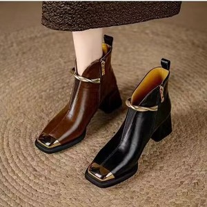 Stivali da Donna <span class=keywords><strong>con</strong></span> Punta Quadrata, Perle Metalliche, <span class=keywords><strong>Tacco</strong></span> Medio, Stivali Moda Autunnale, Nuovo Stile Retrò <span class=keywords><strong>con</strong></span> <span class=keywords><strong>Tacco</strong></span> Spesso in Stile Britannico Disponibili - Product Image 4