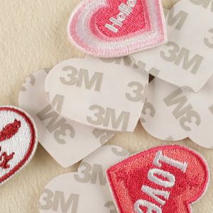 Patchs brodés autocollants 3M en forme de cœur variés pour la décoration de chapeaux et de vêtements - Product Image 4
