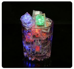 Glaçons lumineux multicolores pour boissons - Lumières clignotantes réutilisables pour le Nouvel An, les fêtes, les mariages et la décoration - Product Image 3