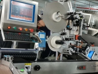Machine d'étiquetage automatique à grande vitesse pour l'industrie de la santé