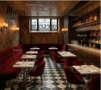 Ensemble de mobilier de luxe pour hôtels, cafés et salons de thé : banquette carrée en bois de chêne, canapé en cuir, table et chaises de restaurant