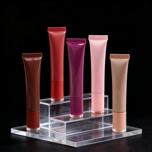 Nouveau gloss à lèvres en tube souple, marque privée, vegan, longue tenue - Product Image 1