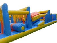 Château gonflable géant avec tunnel d'escalade, parcours d'obstacles et zone de saut, idéal pour les fêtes de carnaval, les fêtes de jardin et l'usage commercial